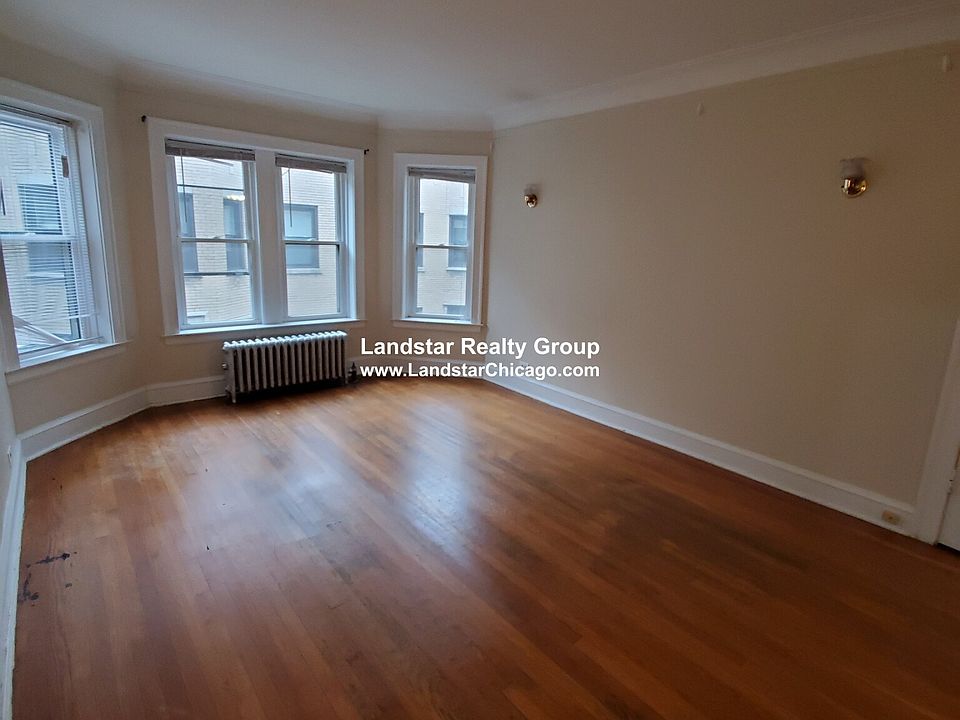 1st image of 1914 W Morse Ave APT 2S
