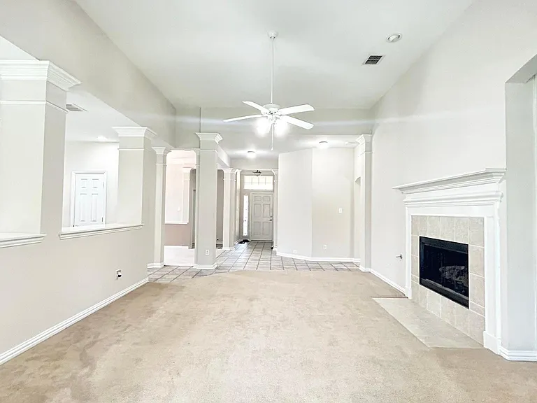604 Peacock Dr — Photo 5