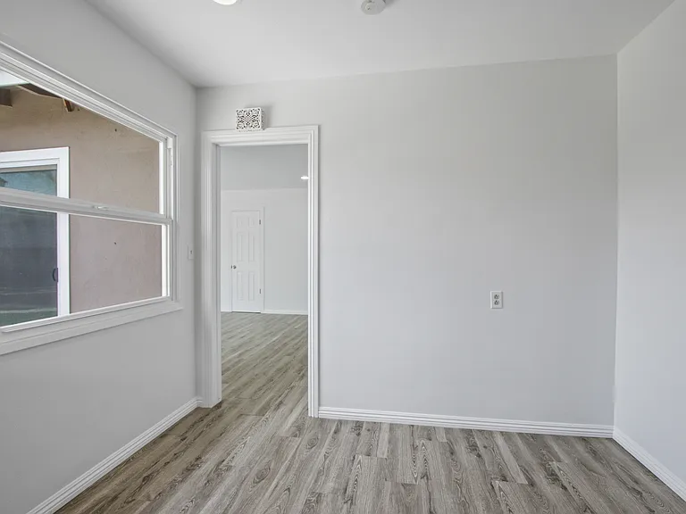 785 N Victoria Dr — Photo 5