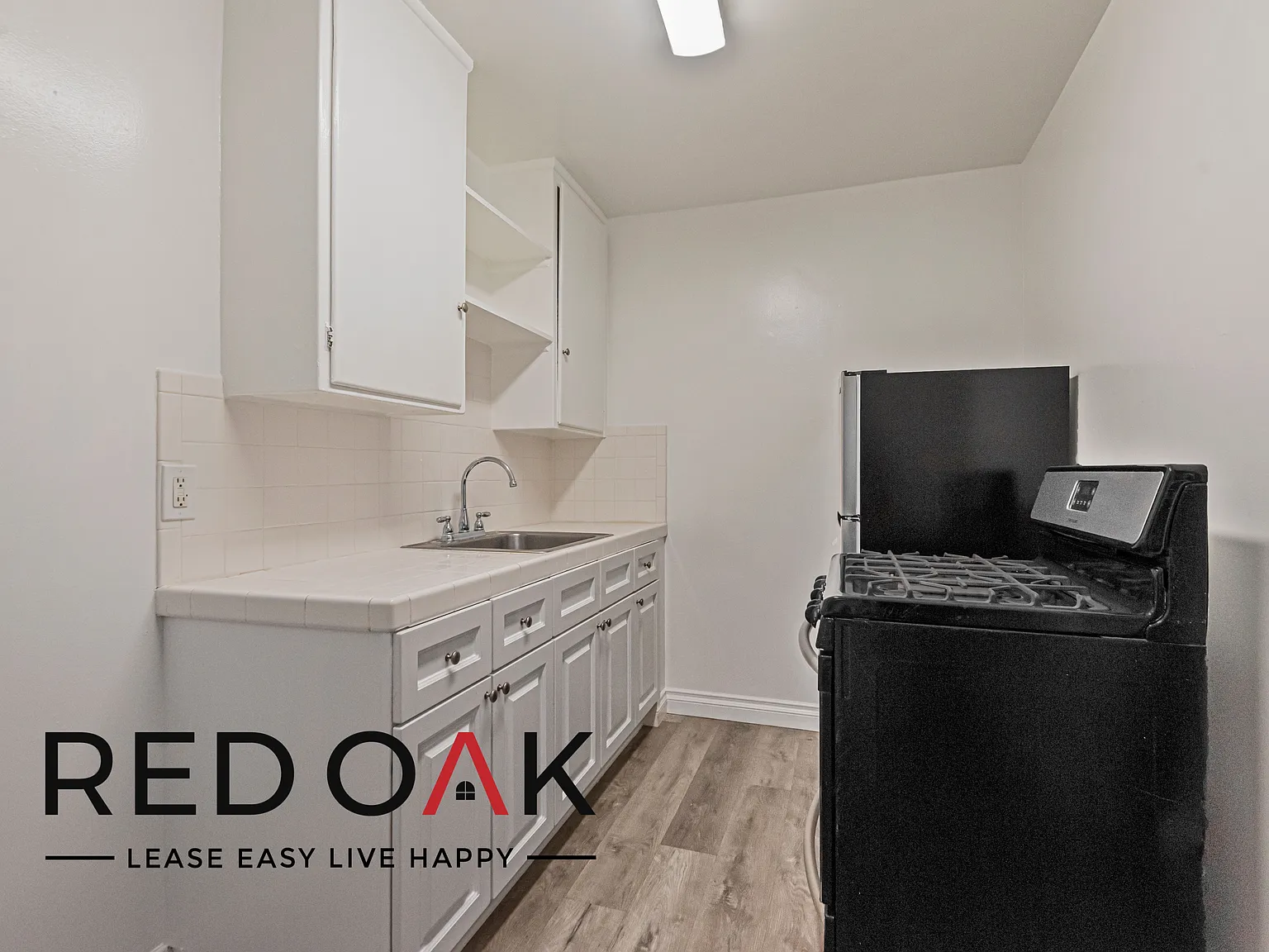 ~Low Deposit~ Stylish Studio With Eat-In Kitchen, On-Site Laundry, And Included Parking ~ In Beau... — Photo 4