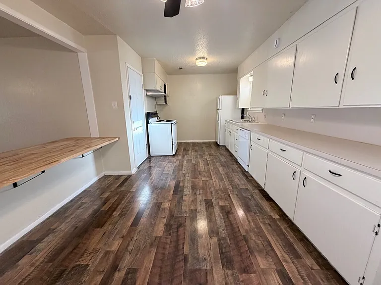 2113 South Loop #289-B — Photo 6