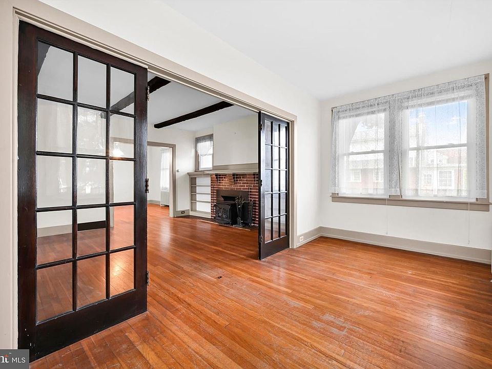 10th image of 194 Walnut St