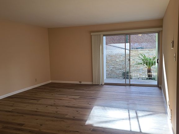 3rd image of 15 Mulberry Ct #4