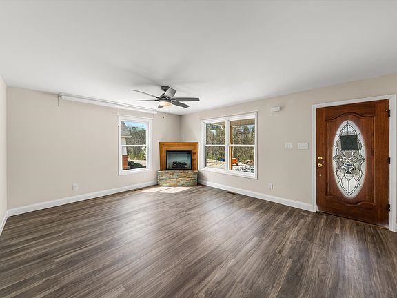 3rd image of 1908 Laurel Ln #B