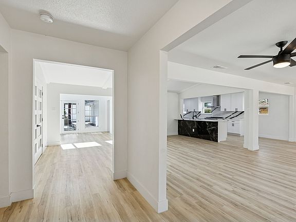 4th image of 2824 Reedcroft Dr