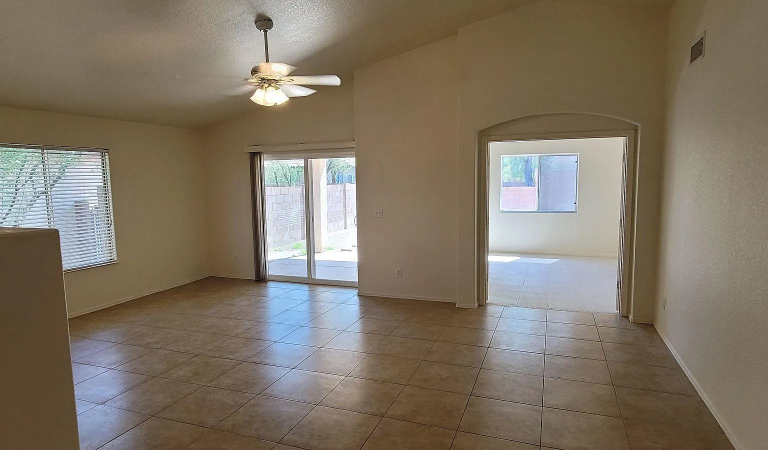 2381 W Silverbell Tree Dr — Photo 4