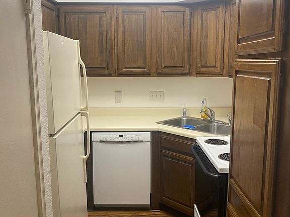 5th image of 921 Marine Dr APT 210