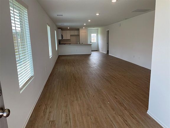 5th image of 440 Jewett Meadow Dr