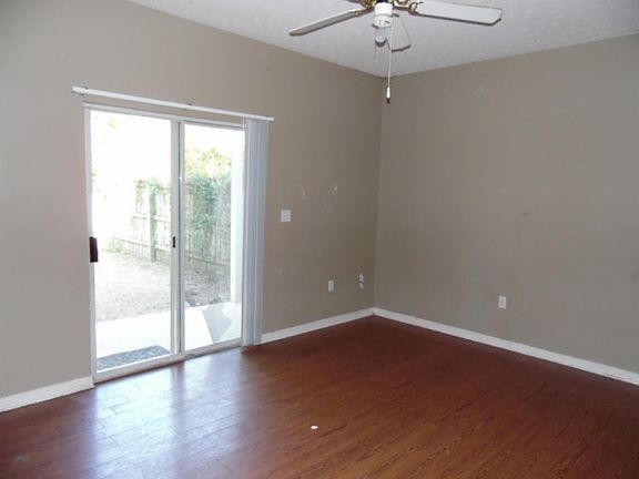 4th image of 55 Chatelaine Cir SE