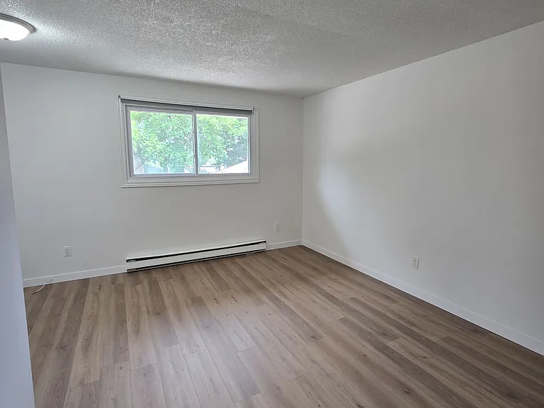 184 Simcoe St #3 — Photo 6