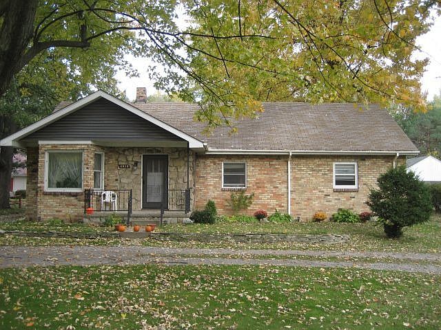 Very nice brick home w/ circular drive on 1 acre lot