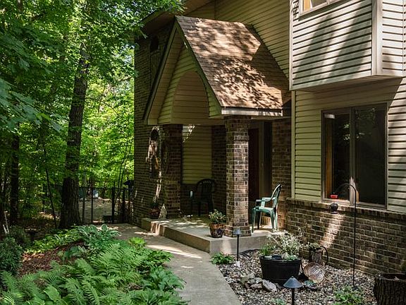 2nd image of 820 Deerwood Dr