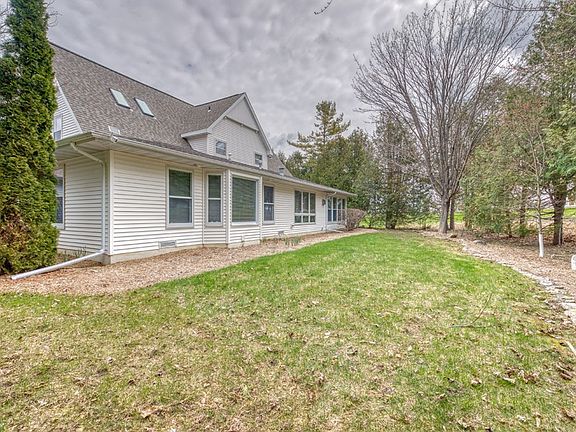 3rd image of 2207 Mill Cir Unit 4