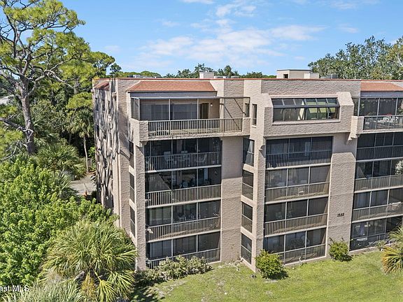 3rd image of 1540 Riverside Dr #12