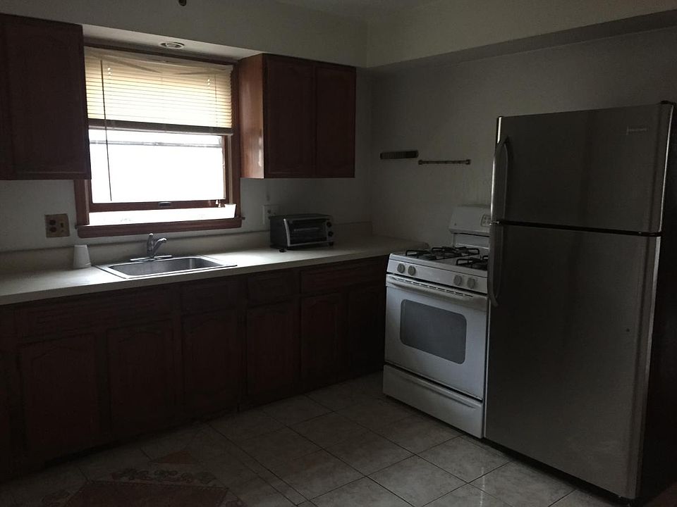 1st image of 888 Maloon Ave