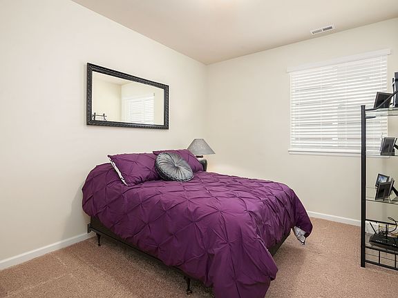 4th image of 1538 77th Ave SE