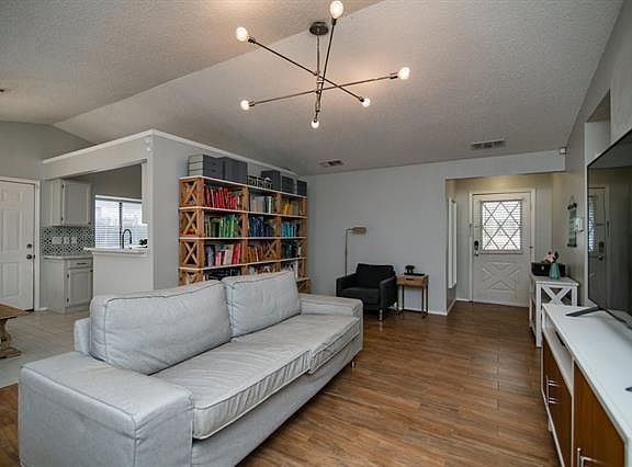 5th image of 4203 Ravenhill Ln