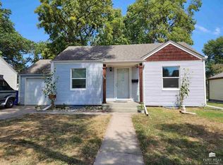 114 Sunset Dr, Junction City, KS 66441