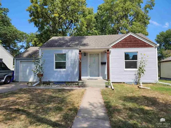 114 Sunset Dr, Junction City, KS 66441