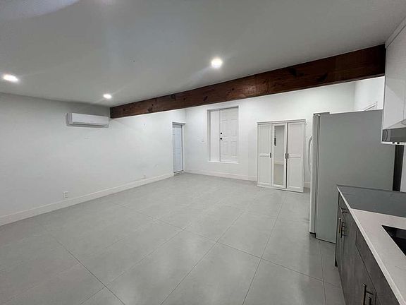 4th image of 130 W 56th St #0