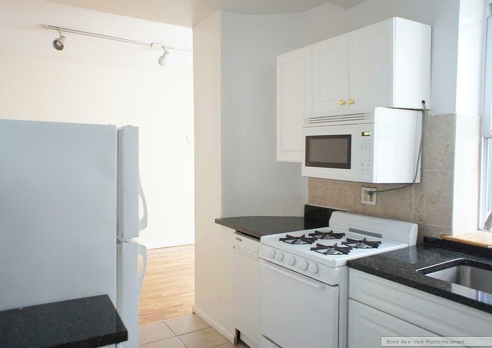 2nd image of 419 W 43rd St