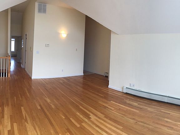 5th image of 111 Outlook Ave