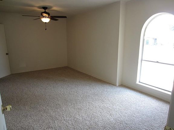 4th image of 1043 Hillwood Dr