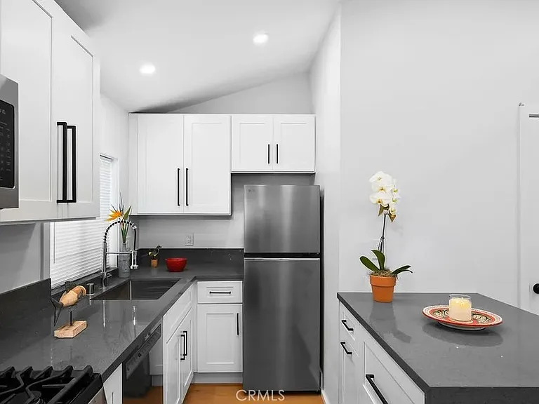 274 Cliff Dr #6 — Photo 9