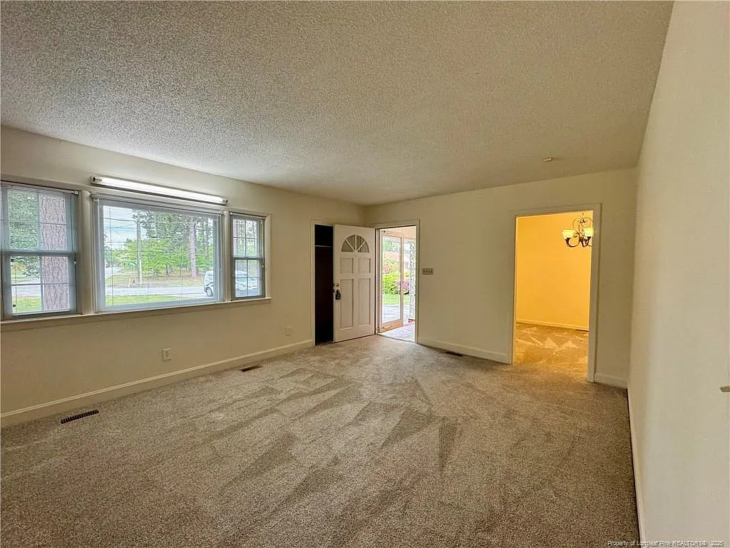 4 bed, 3.0 bath, 2597 sqft, $1,700 — Photo 4