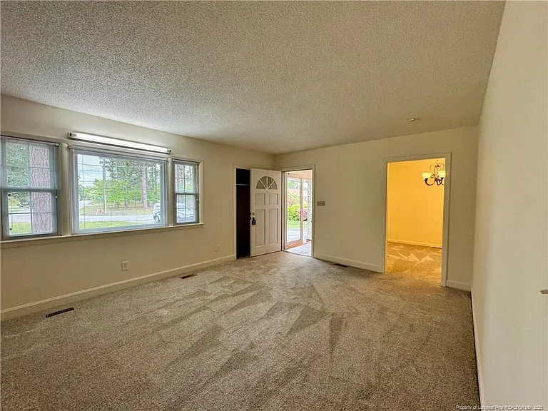 400 Harrill St — Photo 4