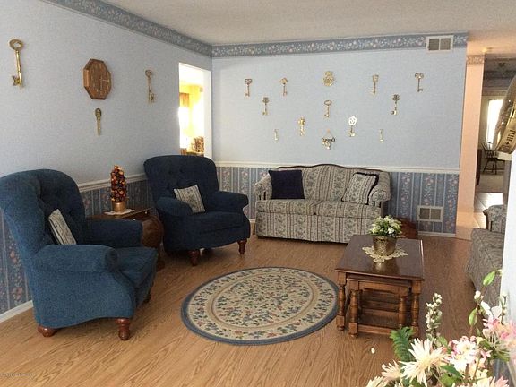 5th image of 255 Martine Way #1000