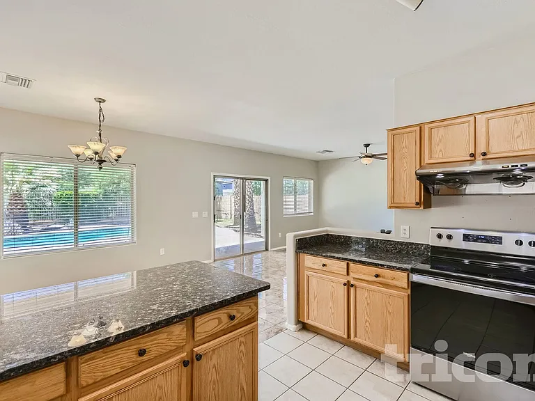 924 S 240th Dr — Photo 7