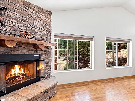 3rd image of 1371 La Crescenta Dr