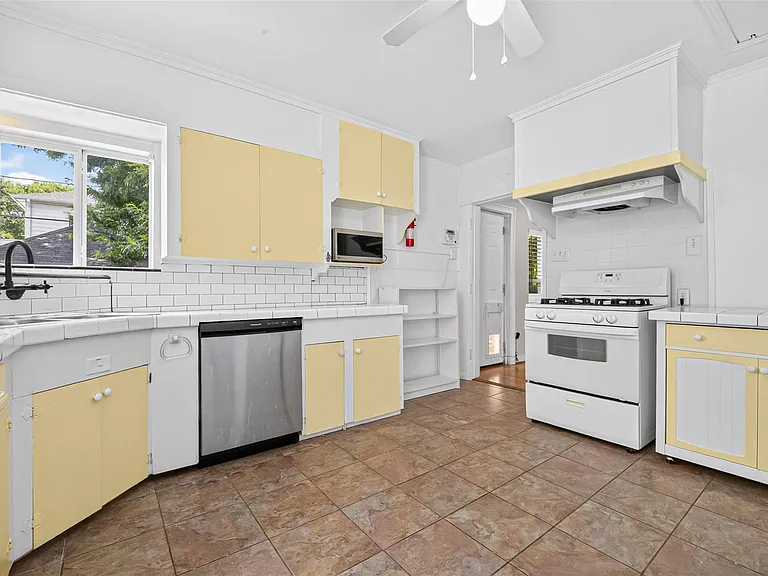 2406 Southgate Blvd — Photo 12