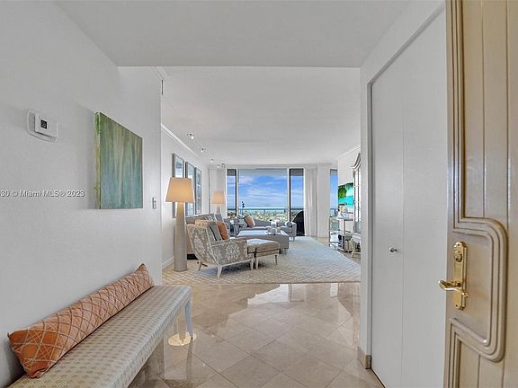 4th image of 20281 E Country Club Dr APT 904
