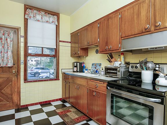 5th image of 33 N Brainard Ave