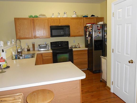 3rd image of 649 Warren Dr