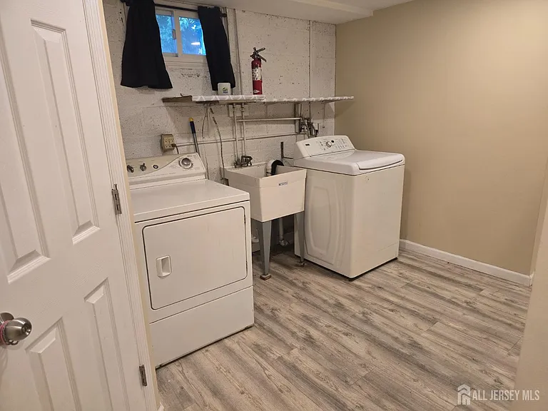 111 Bertram Ave — Photo 12