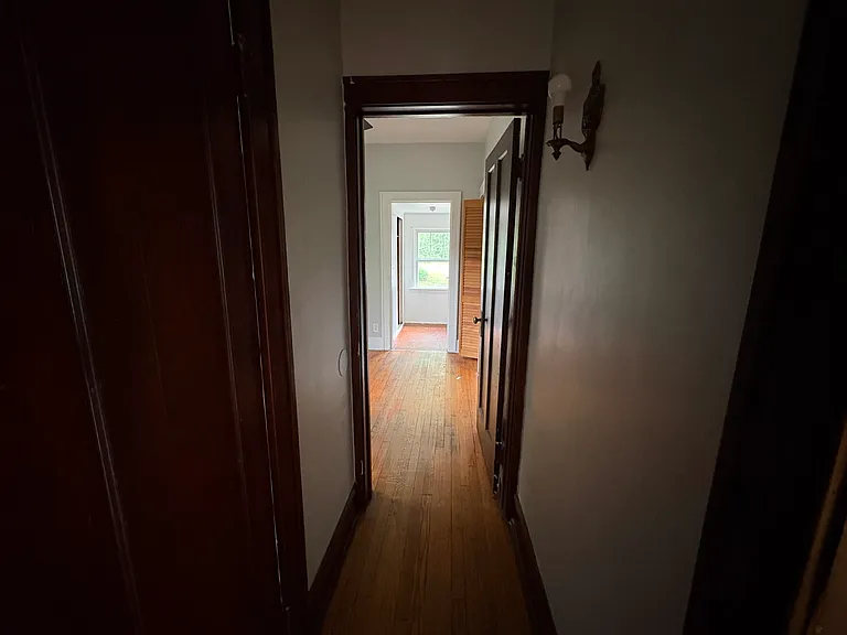160 Talbot Dr — Photo 10