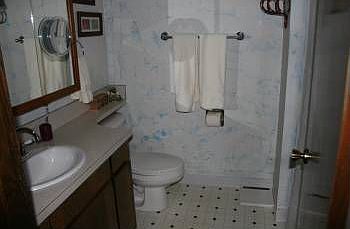 3rd image of 914 NE 164th Ave