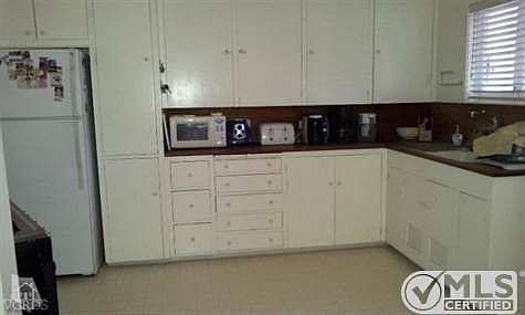3rd image of 323 Lomita Ave