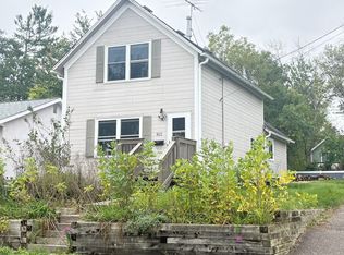922 6th St S, Stillwater, MN 55082