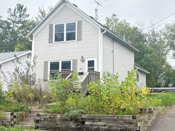 922 6th St S, Stillwater, MN 55082