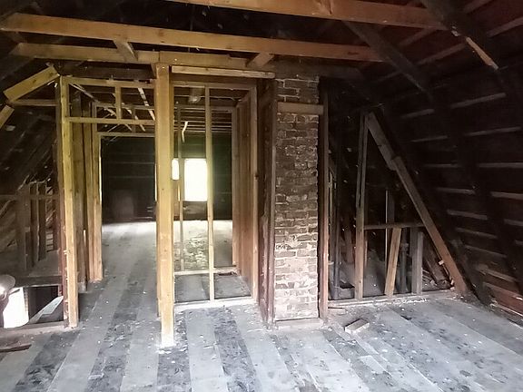 5th image of 631 E 92nd Pl