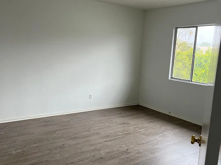 3110 Livonia Ave #6 — Photo 6