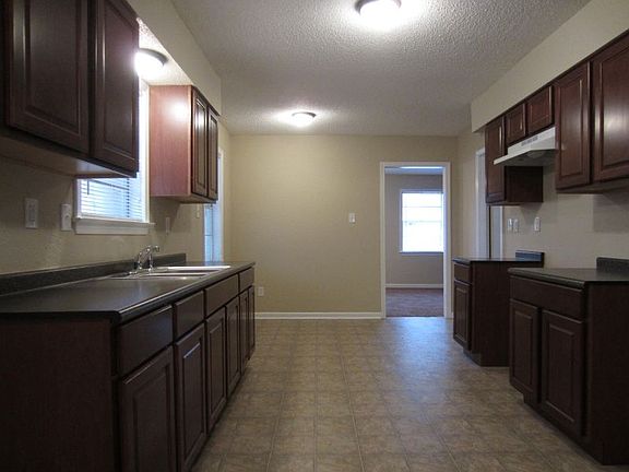 2nd image of 2043 Willow Wood Ave