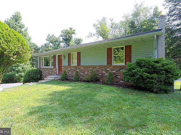 2nd image of 204 Oak Ct