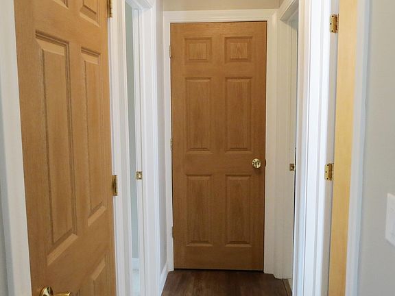2nd image of 323 W Oak St