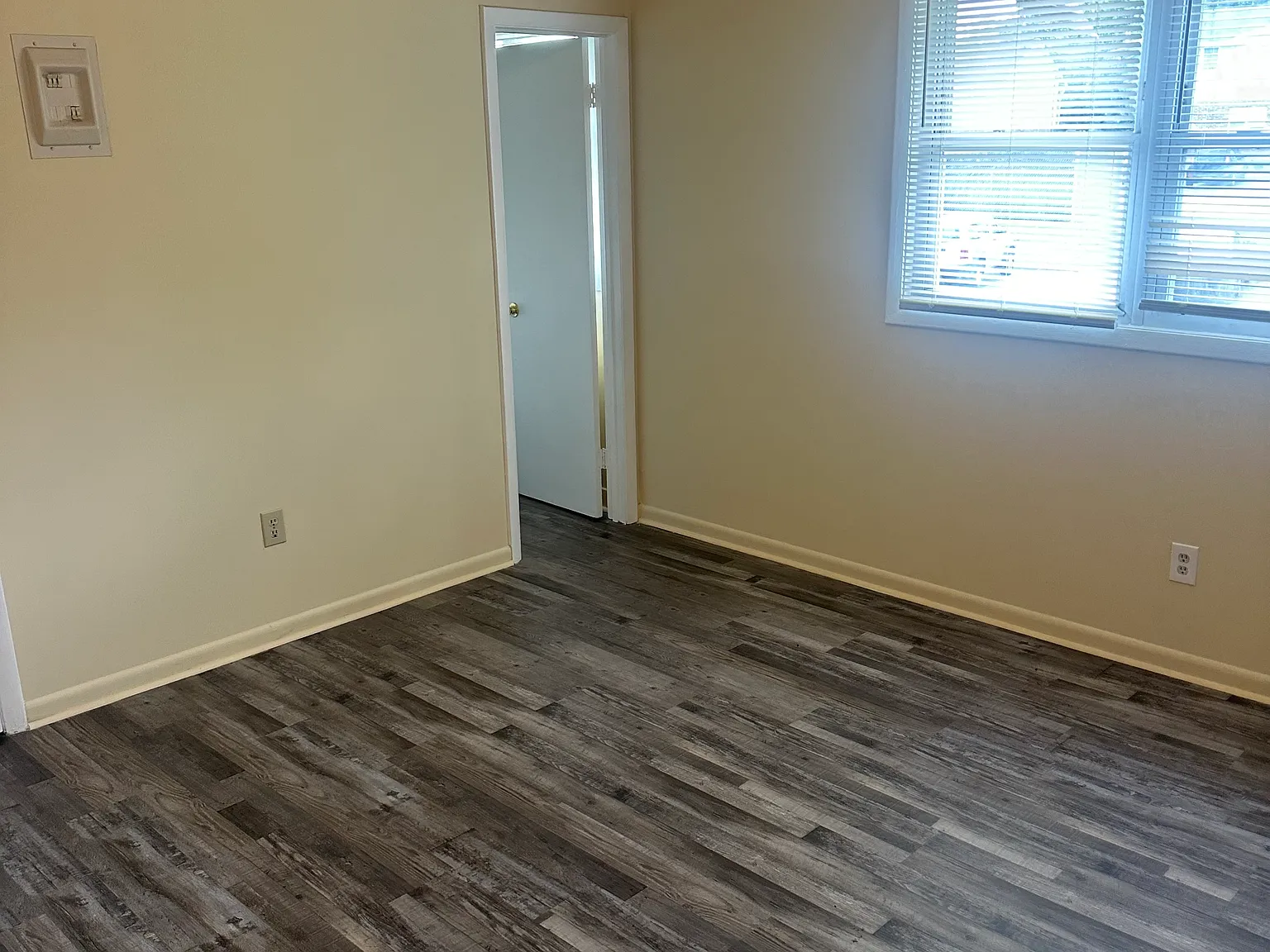 Oak Village Apartments — Photo 4