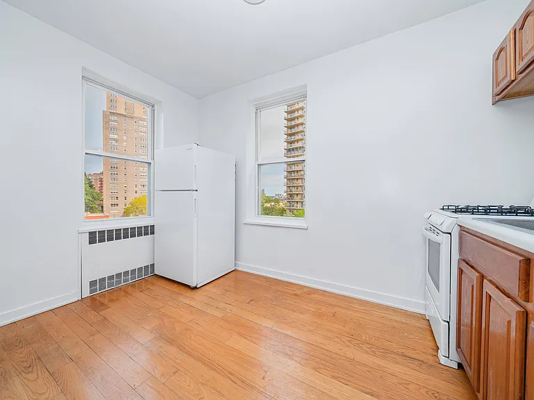500 Kappock St #7J — Photo 4